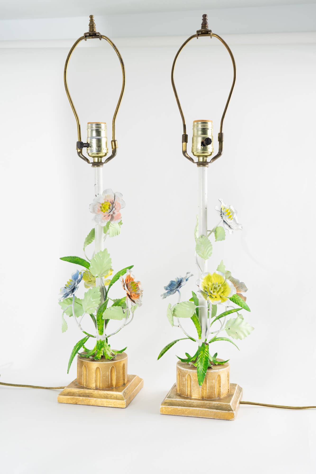 Vintage metal flower lamp discount