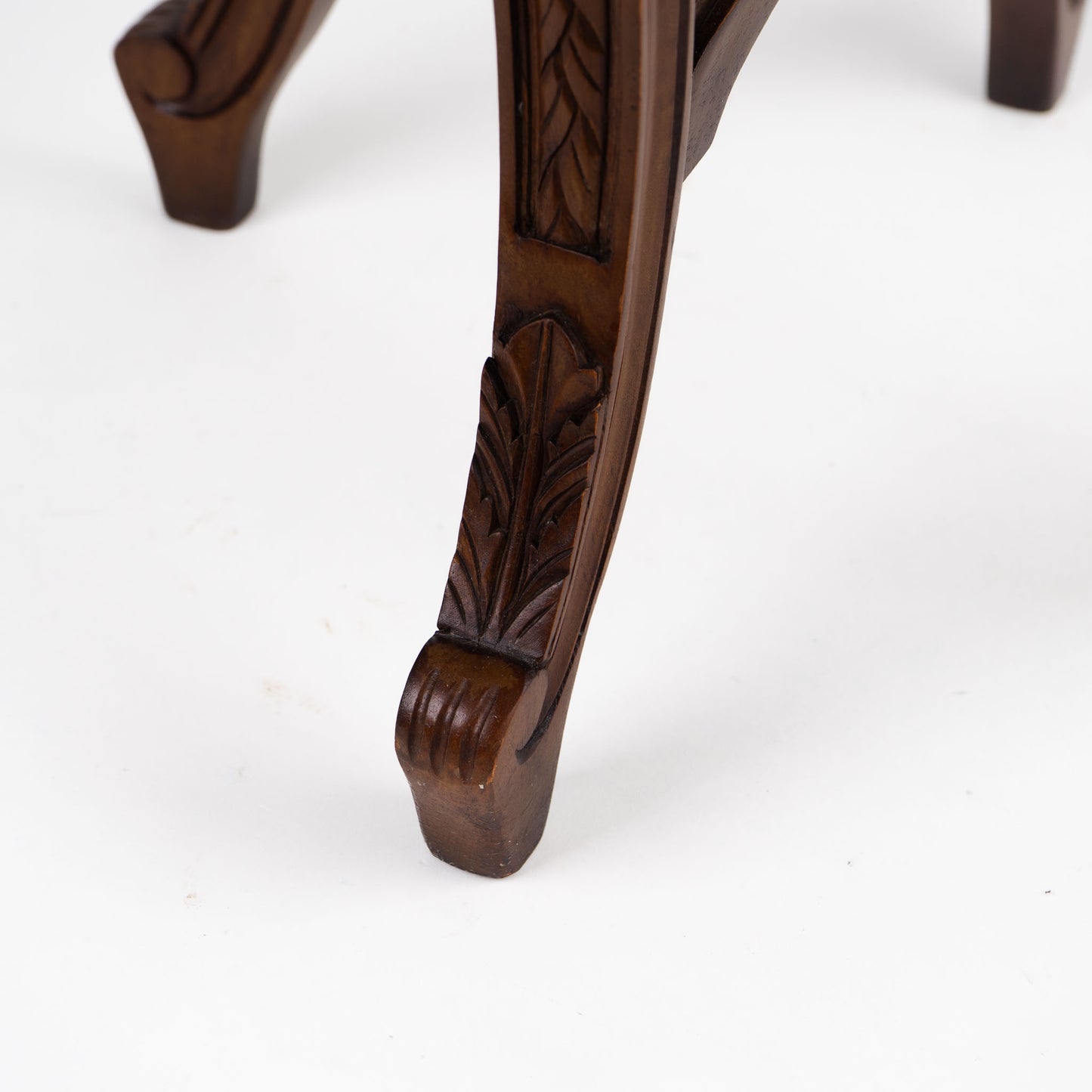 Vintage mahogany wood side table with round dark black and green marble inlay center piece in French antique style