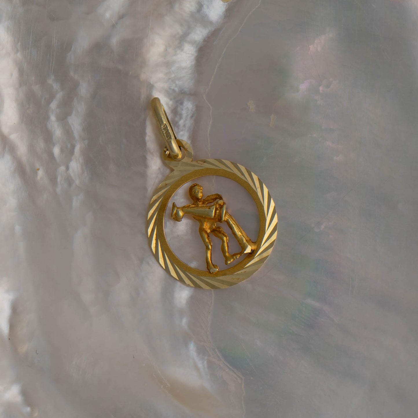 vintage 14k gold aquarius charm
