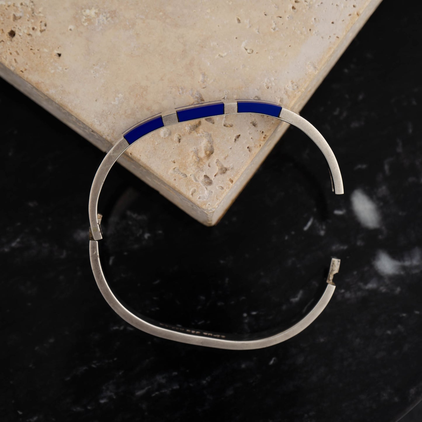 vintage Mexico sterling silver and lapis lazuli hinged cuff bracelet