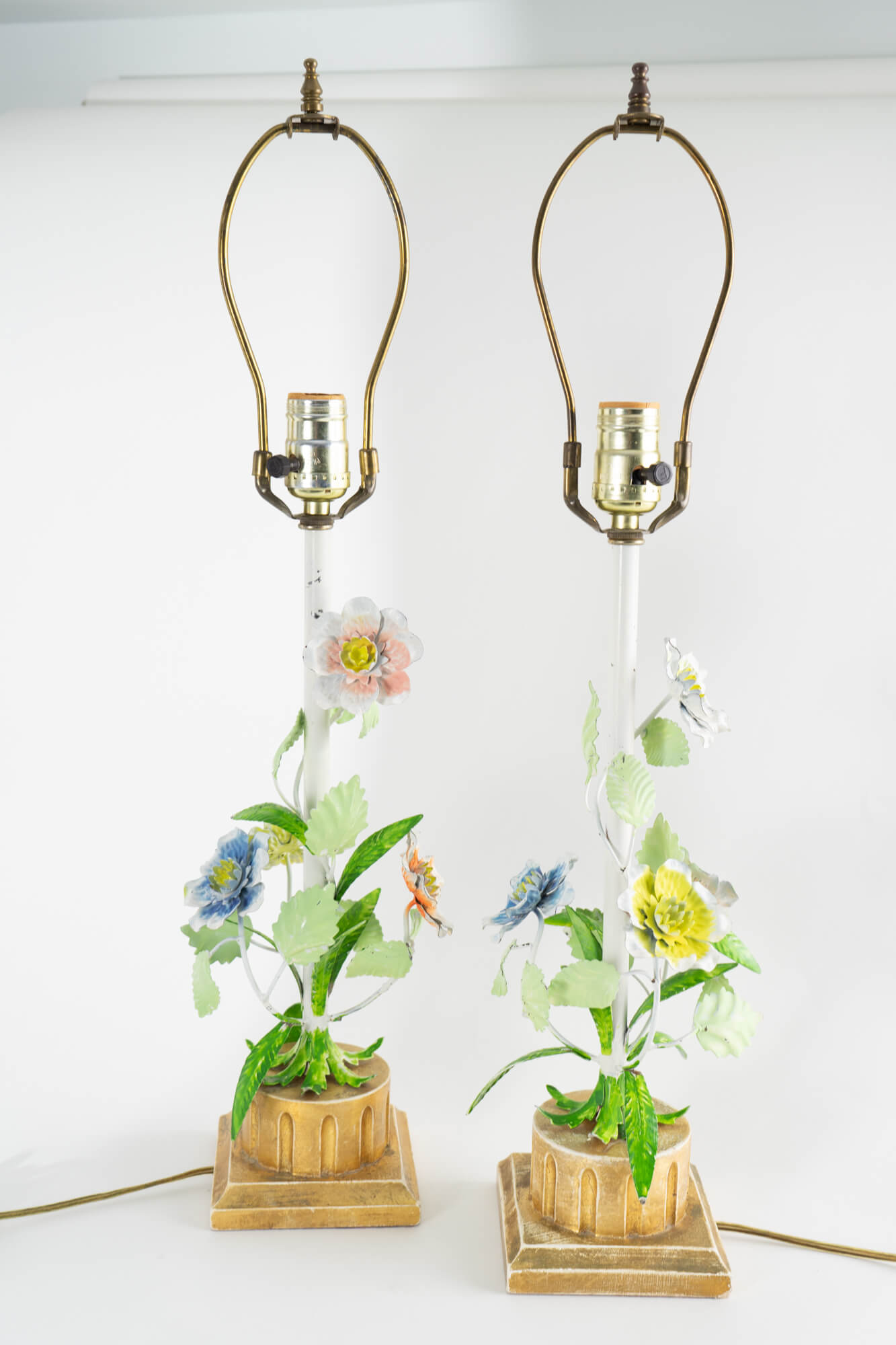 Load image into Gallery viewer, Vintage Floral Tole Metal Lamps - A Pair
