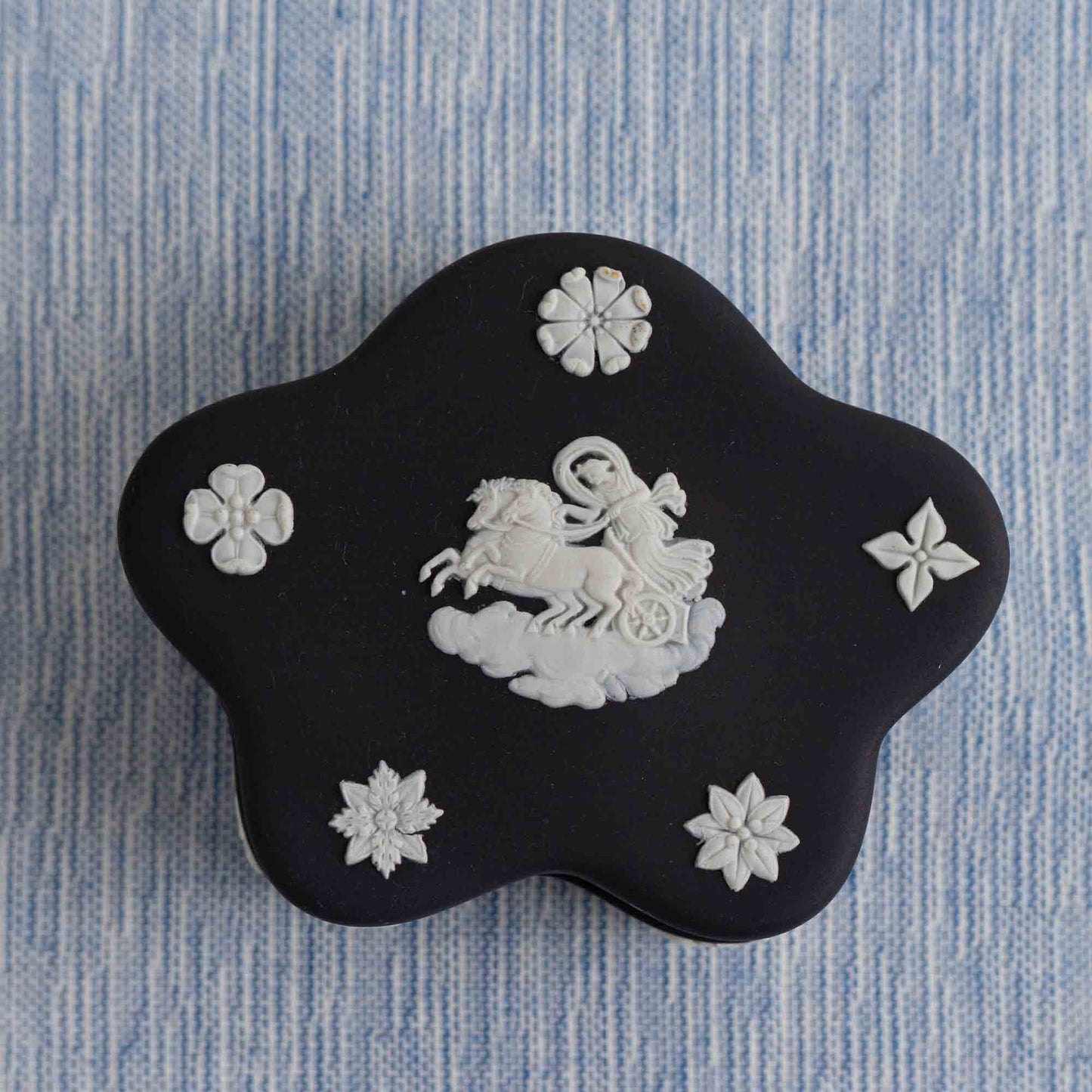 Vintage star-shaped Wedgwood black jasperware trinket box with white relief of Aurora Goddess of Dawn and cherub motifs, 1970s collectible.
