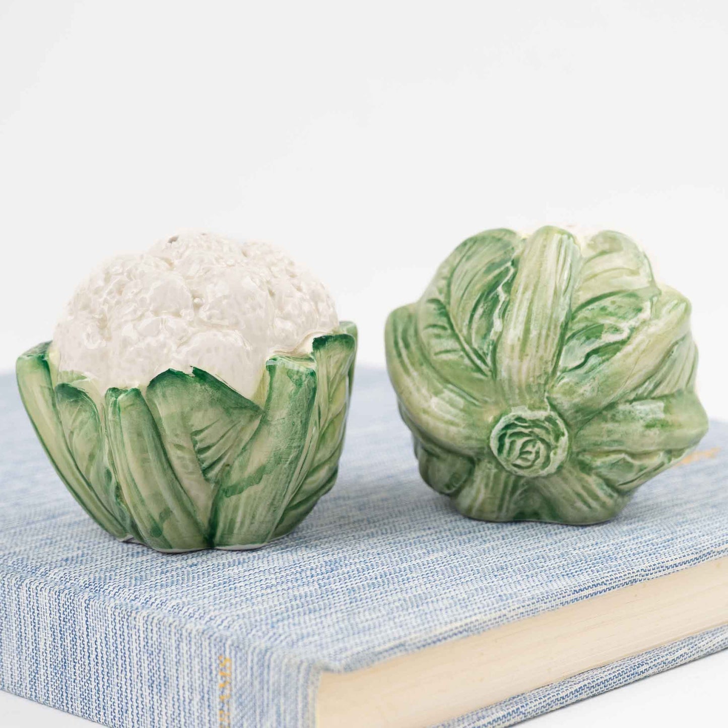 Vintage Fitz and Floyd majolica ceramic cauliflower salt and pepper shakers from 1989, featuring detailed botanical sculpting and lustrous glazed finish