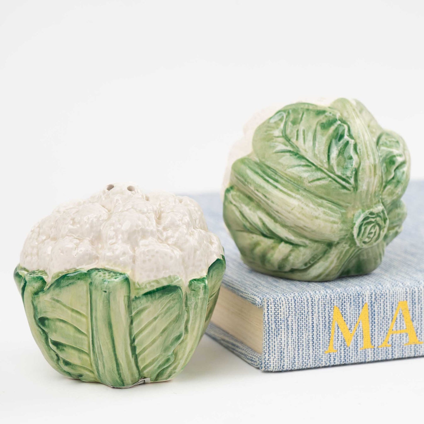 Vintage Fitz and Floyd majolica ceramic cauliflower salt and pepper shakers from 1989, featuring detailed botanical sculpting and lustrous glazed finish
