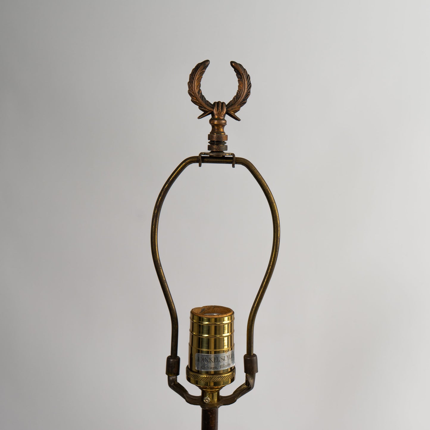 Vintage neoclassical athénienne table lamp with red Italian marble egg orb on dark bronze tripod base and ivory pleated shade - finial close up