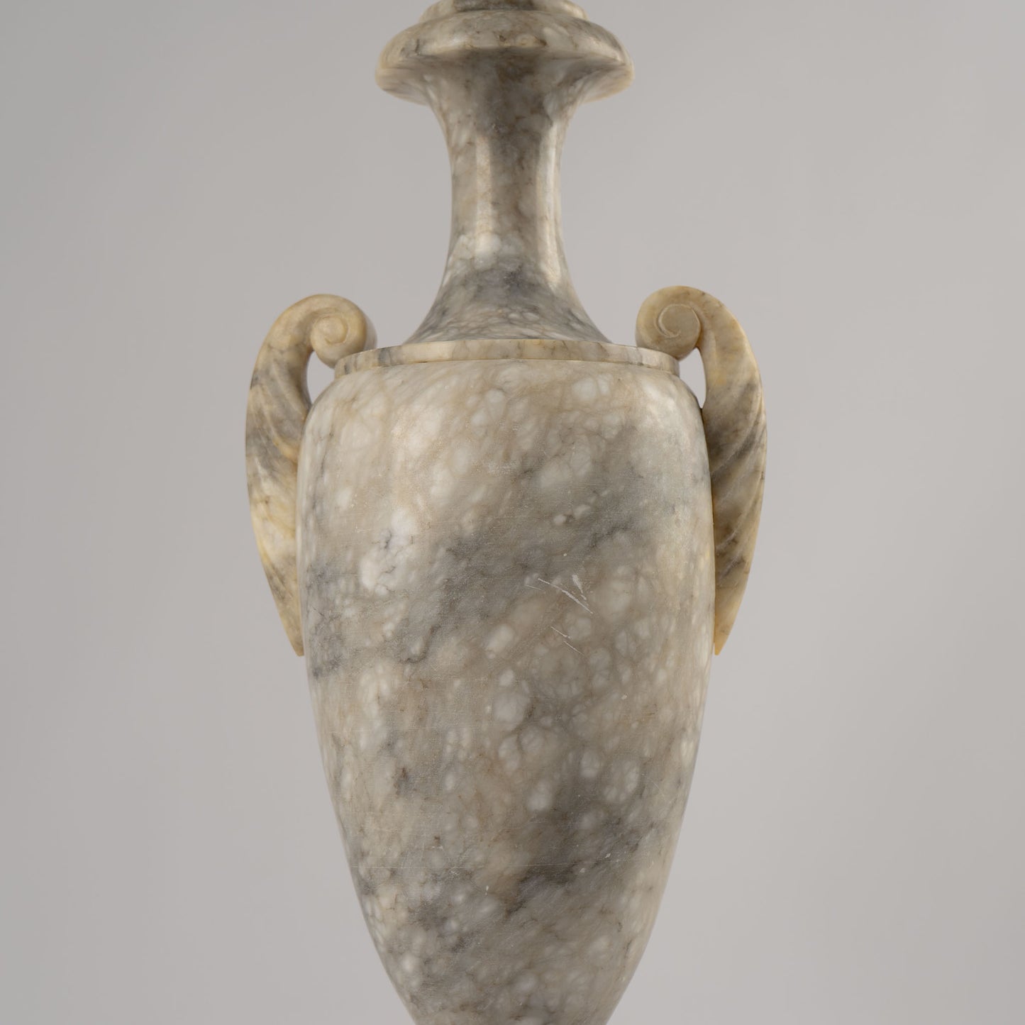 Vintage 1950s neoclassical marble table lamp with urn shape, side handles, and tiered square base 