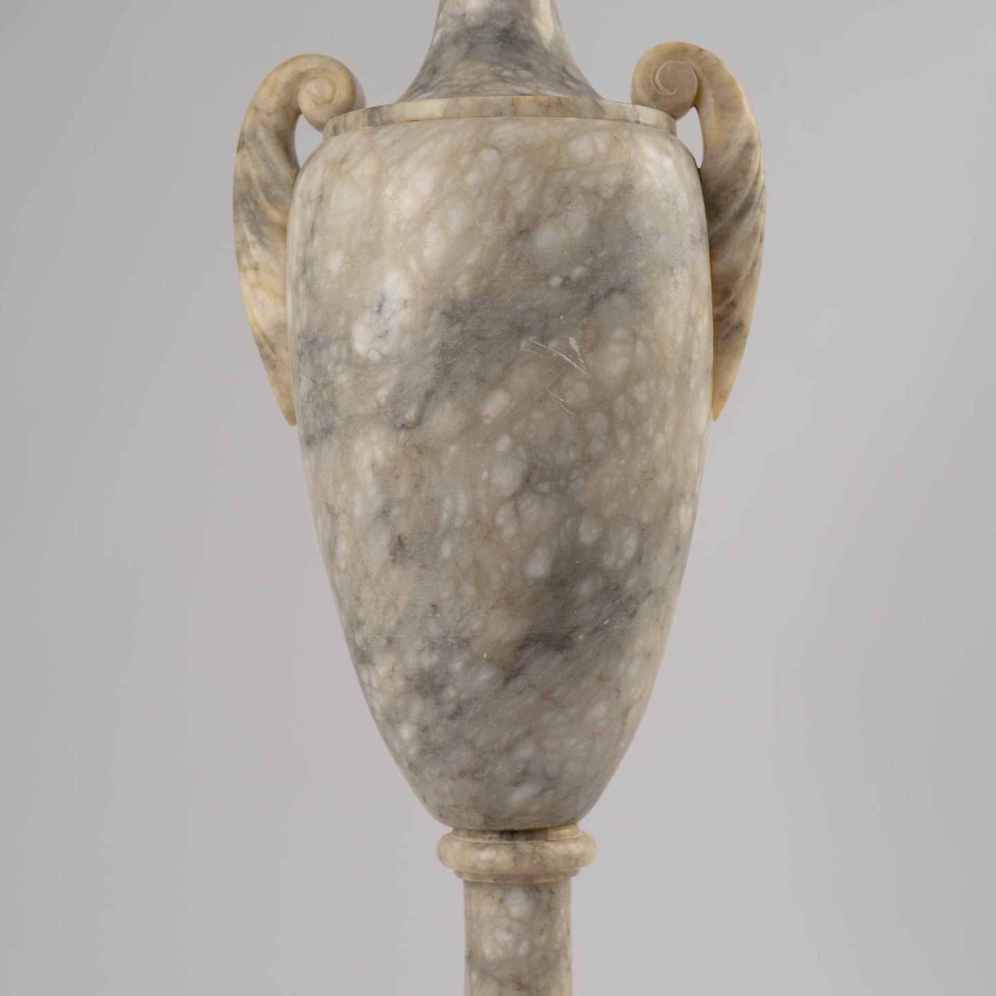 Vintage 1950s neoclassical marble table lamp with urn shape, side handles, and tiered square base 