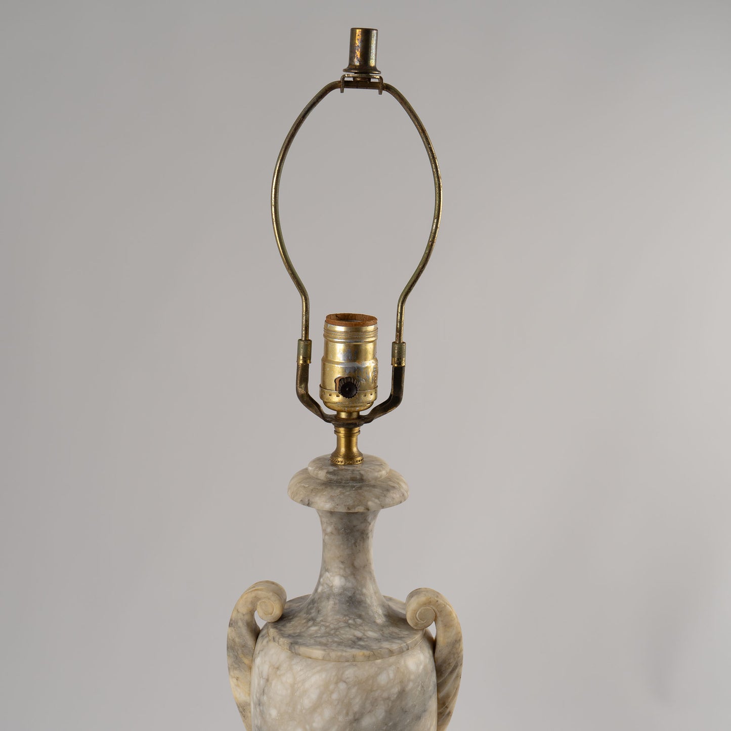 Vintage 1950s neoclassical marble table lamp with urn shape, side handles, and tiered square base 