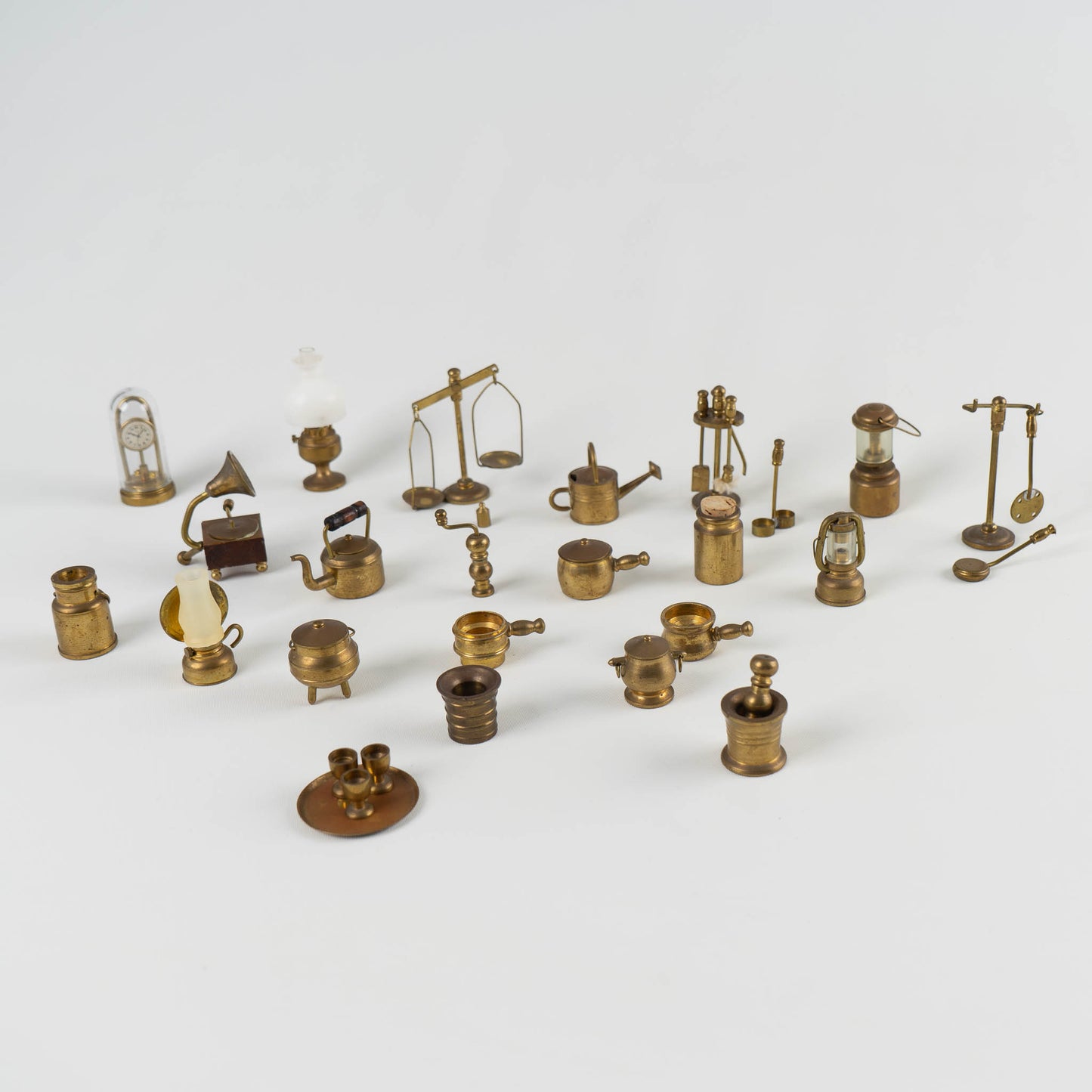 Walbest Mini Brass Figurine Vintage Ornamental Casting Vivid