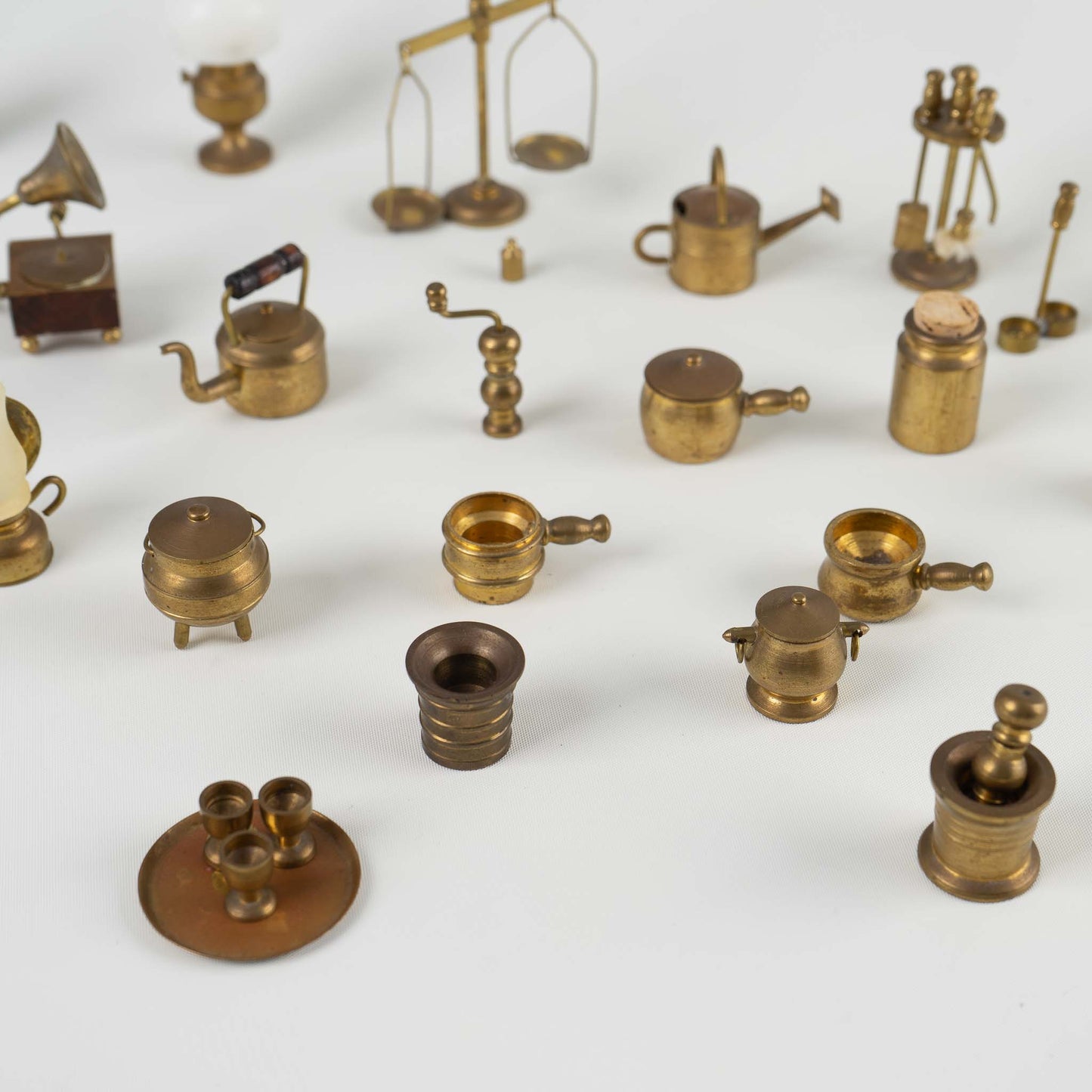 Walbest Mini Brass Figurine Vintage Ornamental Casting Vivid