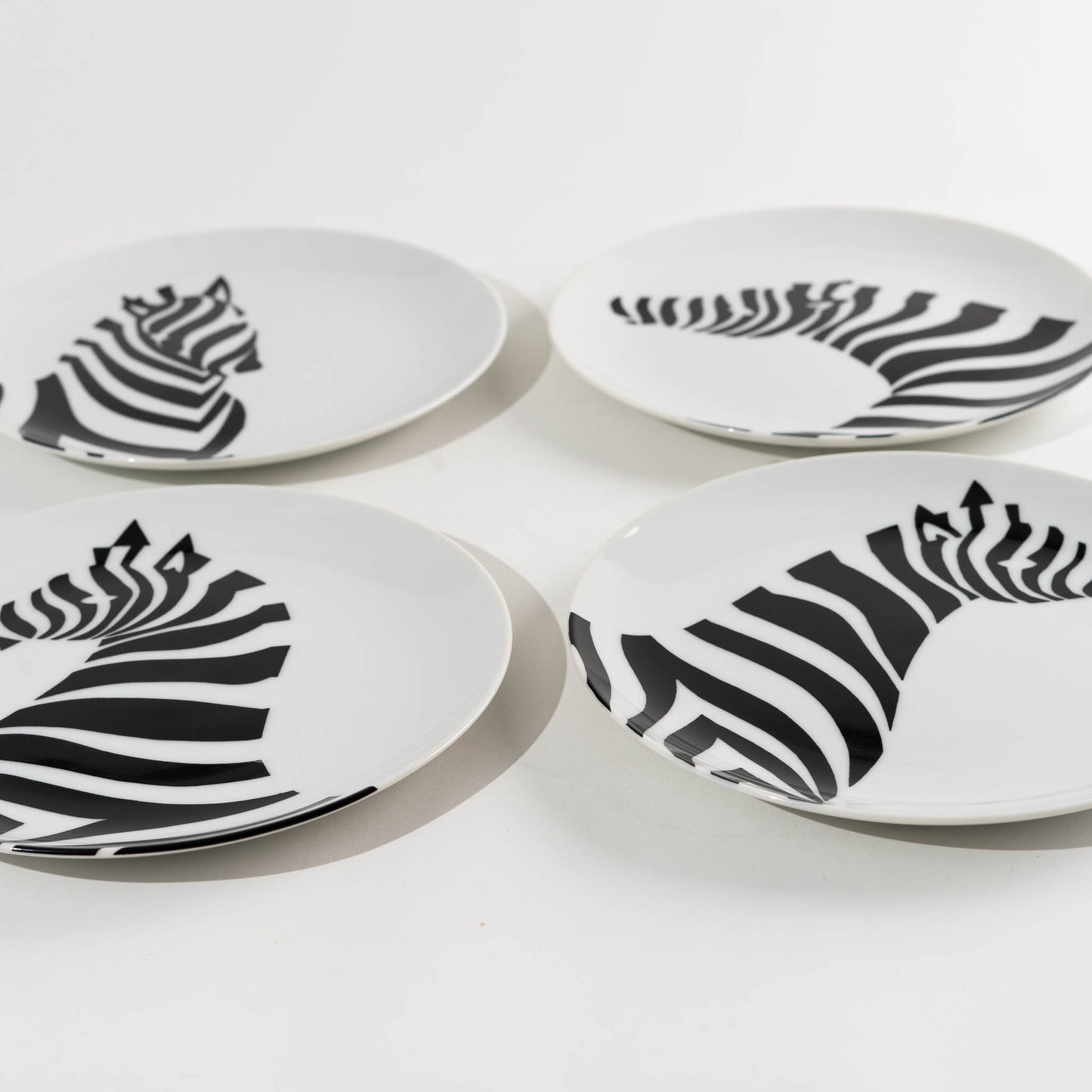 Load image into Gallery viewer, Vingage Fitz and Floyd Zebra Dessert Plates
