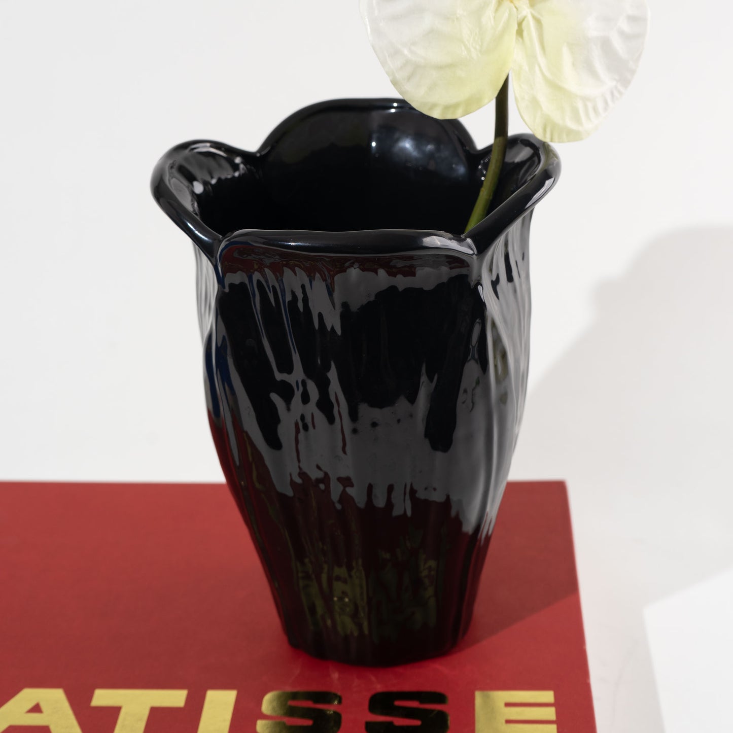 Load image into Gallery viewer, Vintage Ceramic Haeger Flower Vase- Glossy Black Floral
