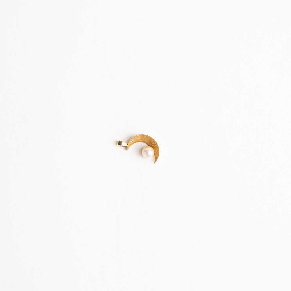 
                  
                    vintage 14k gold crescent moon charm with round pearl accent
                  
                