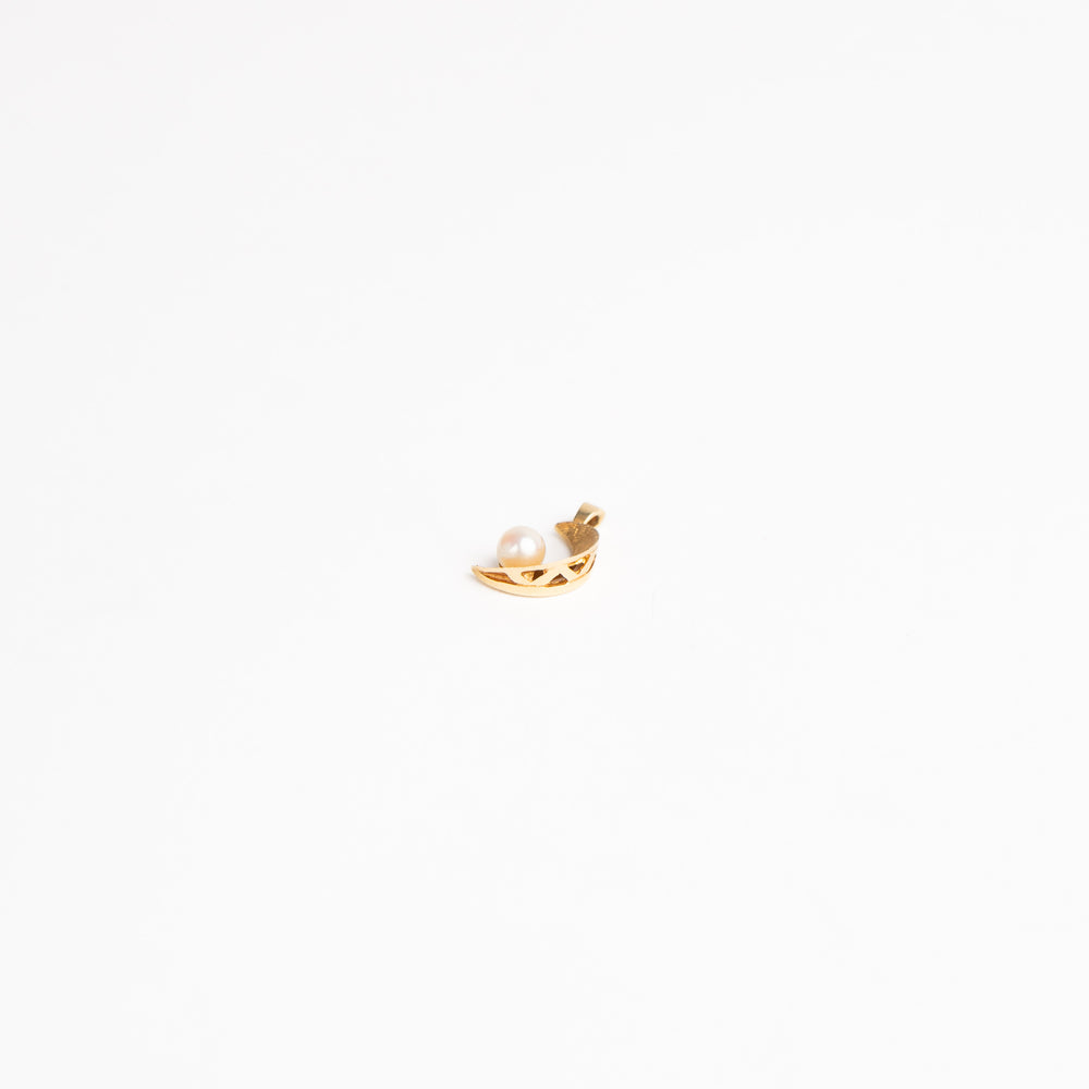 
                  
                    vintage 14k gold crescent moon charm with round pearl accent
                  
                