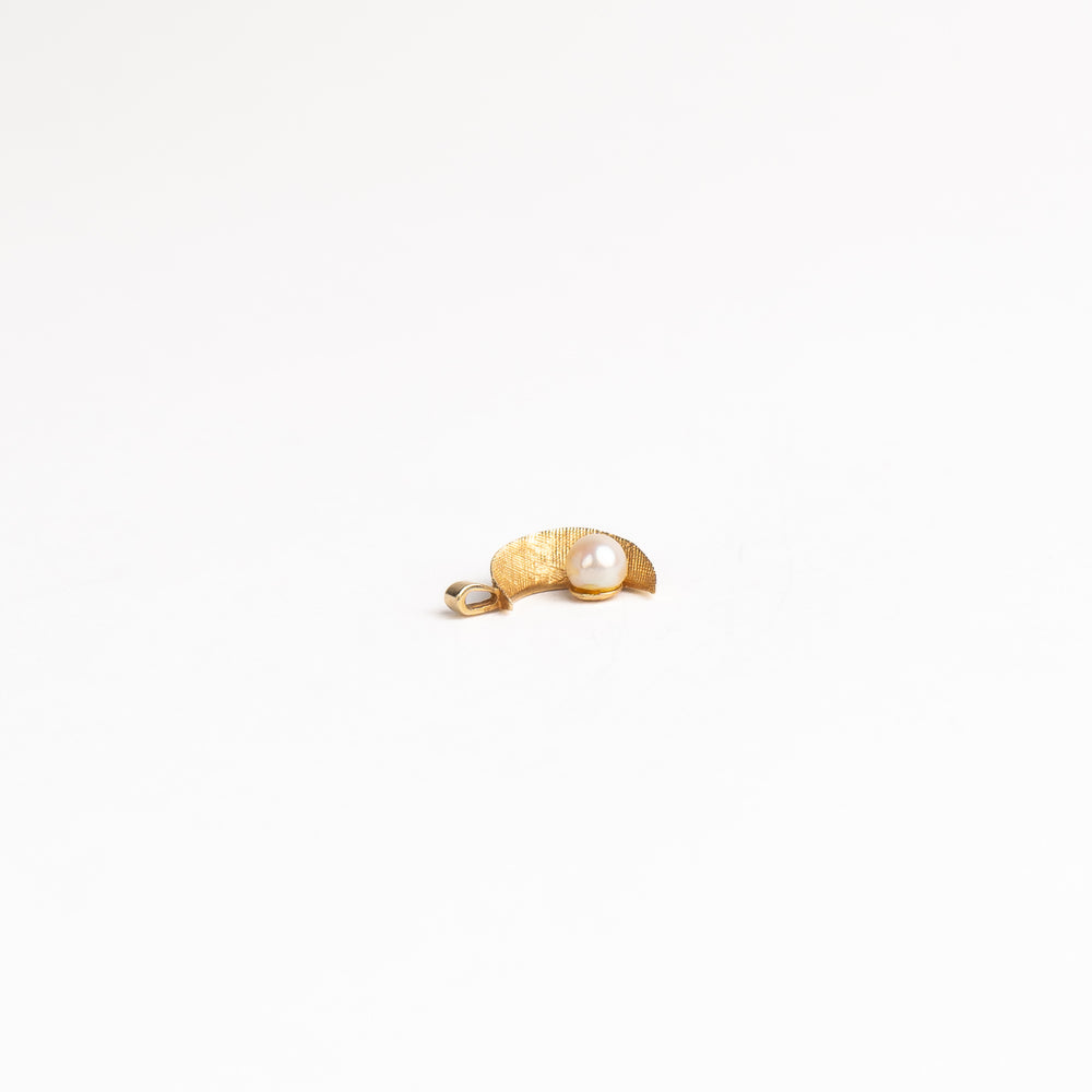 
                  
                    vintage 14k gold crescent moon charm with round pearl accent
                  
                