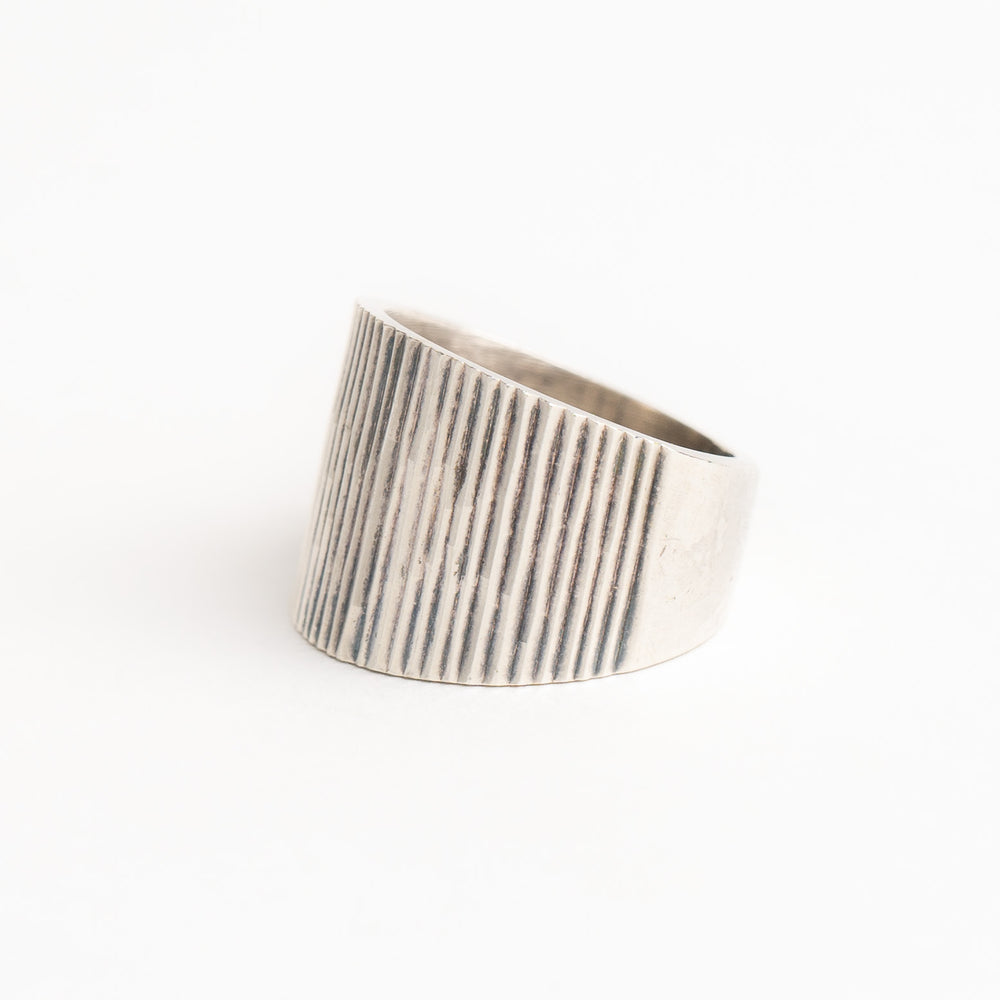 
                  
                    vintage sterling silver diamond cut chunky ring 
                  
                