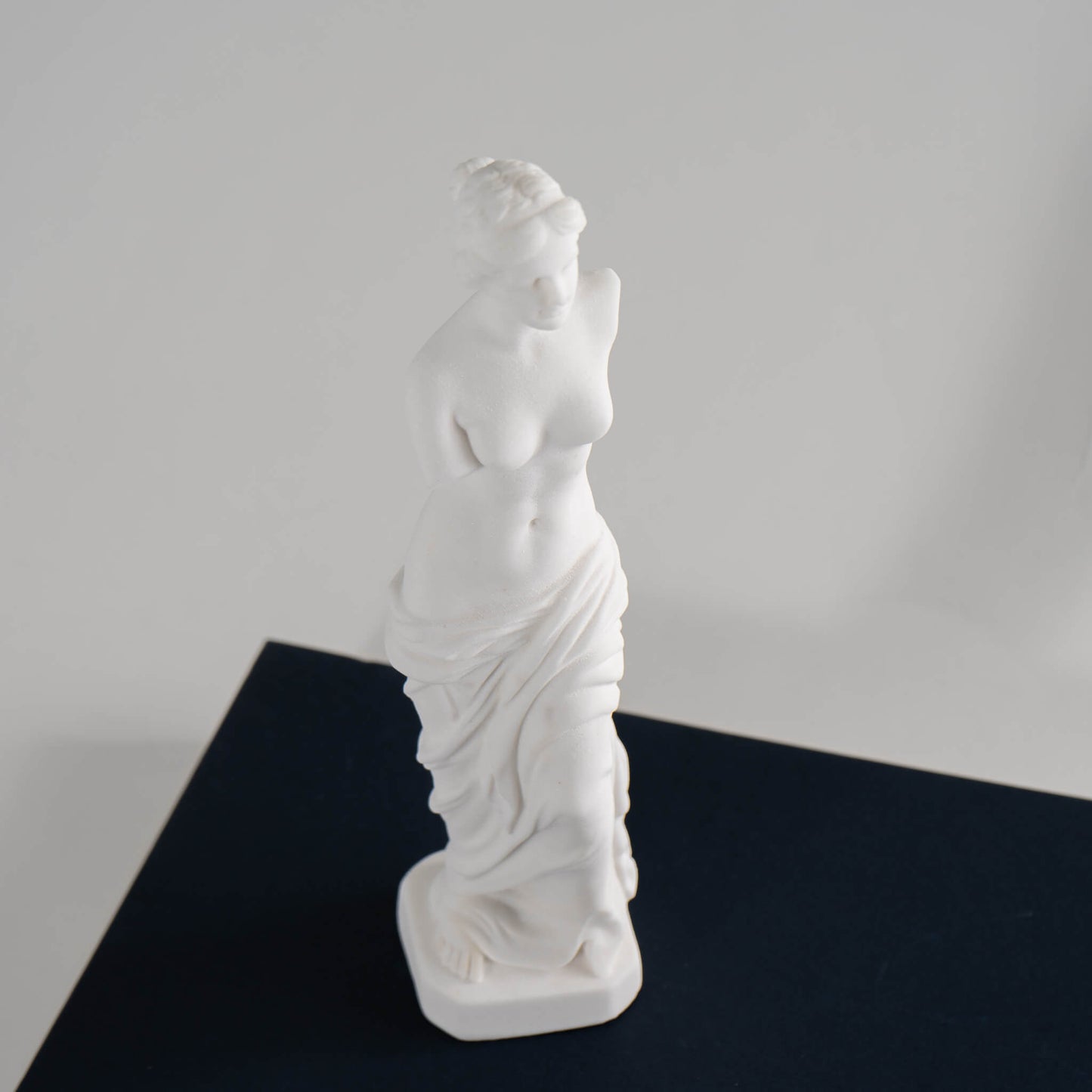 Vintage Venus de Milo White Carved Stone Statue