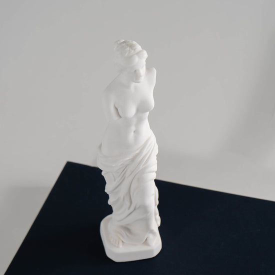 Vintage Venus de Milo White Carved Stone Statue