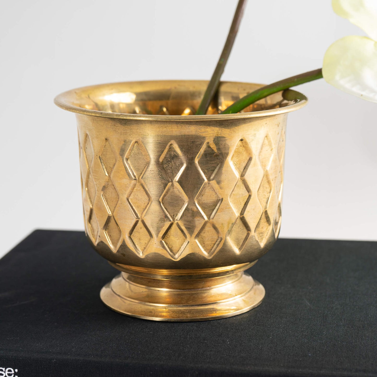 antique brass plant pot Vintage Brass Diamond Pattern Cache Pot Planter – The Vintage Advisor