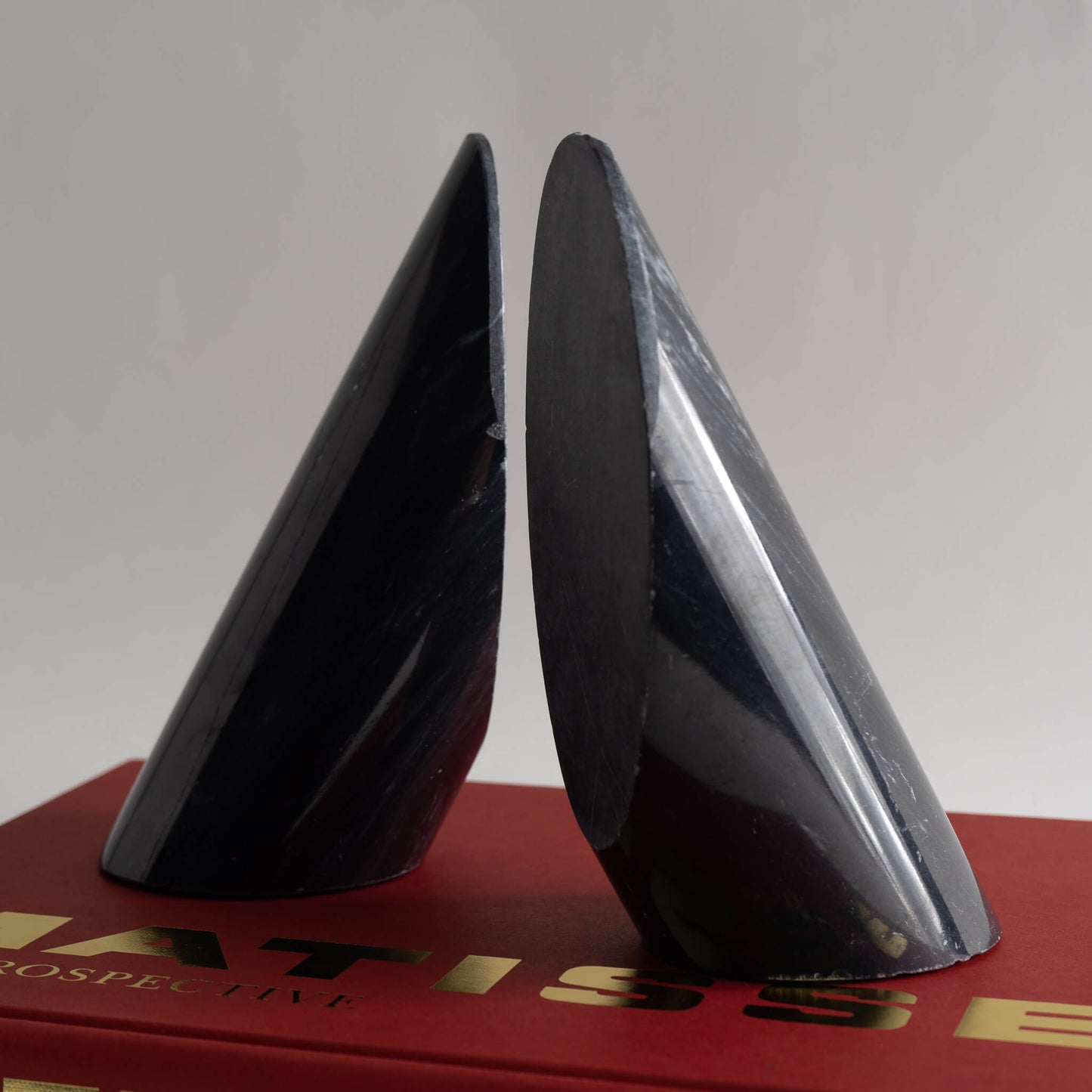 Load image into Gallery viewer, Vintage Black Marble Angular Bookends
