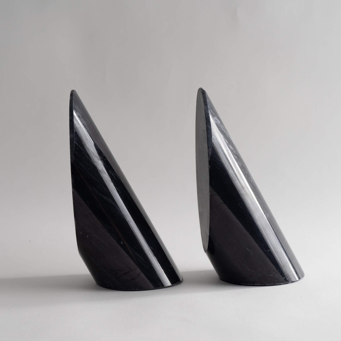 Load image into Gallery viewer, Vintage Black Marble Angular Bookends
